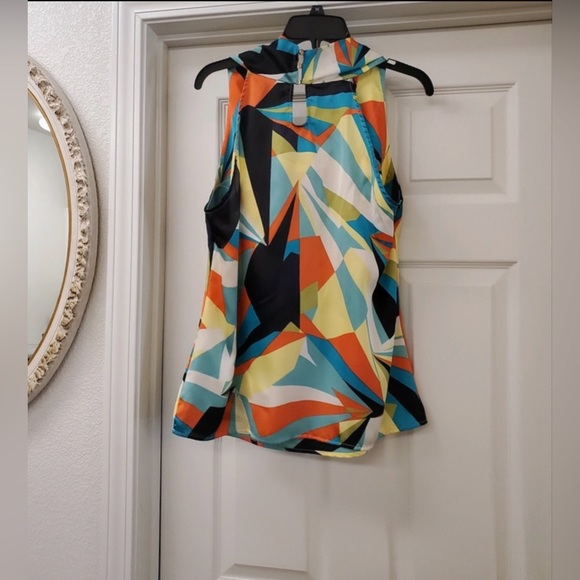 Worthington ladies sleeveless blouse is size Large. - Picture 2 of 7